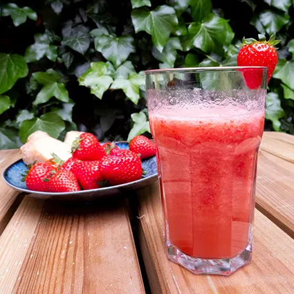 Foto bij het recept Aardbei-gember mocktail
