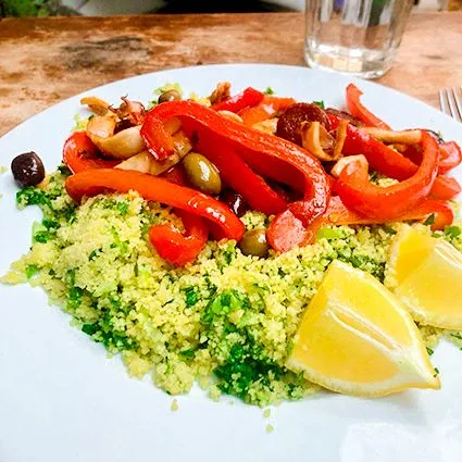 Foto 2 bij Glutenvrije couscous met chorizo, paprika en verse kruiden
