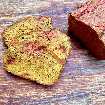 Foto bij het recept Glutenvrije wortel-bietenbrood