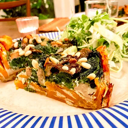 Foto bij het recept Hartige taart met zoete aardappelbodem