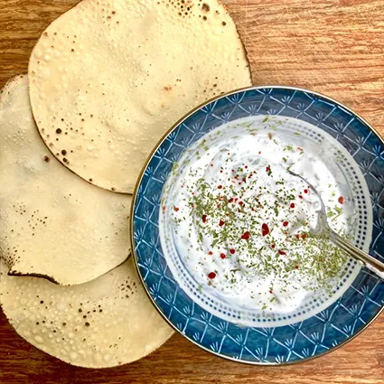 Foto bij het recept Papadums met muntdip
