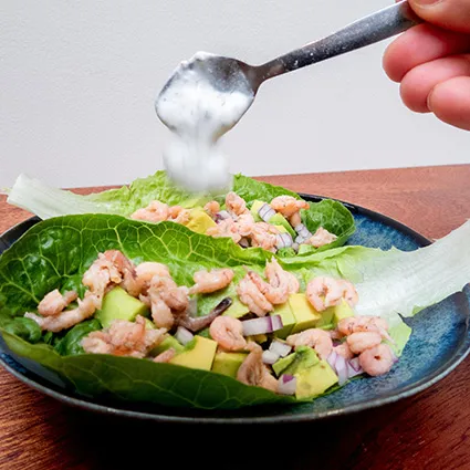 Foto 2 bij Slawrap met avocado, garnaaltjes en limoen-kokosyoghurtsaus