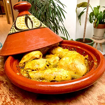 Foto bij het recept Tajine met kip, ui, ingemaakte citroen en olijven