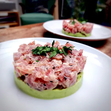 Foto bij het recept Tonijntartaar met avocadocrème