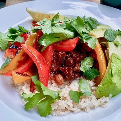 Chili con carne met paprika en ananassalsa