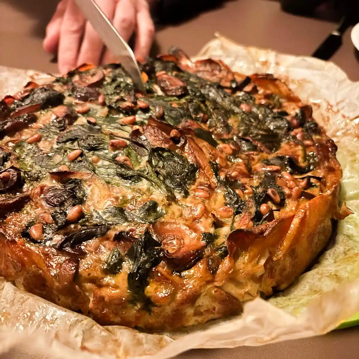 Hartige taart met zoete aardappelbodem