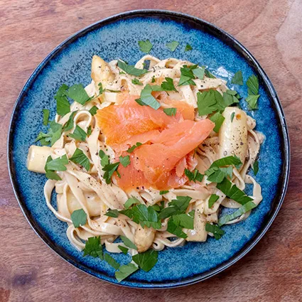 Tagliatelle met asperges, zalm en citroen