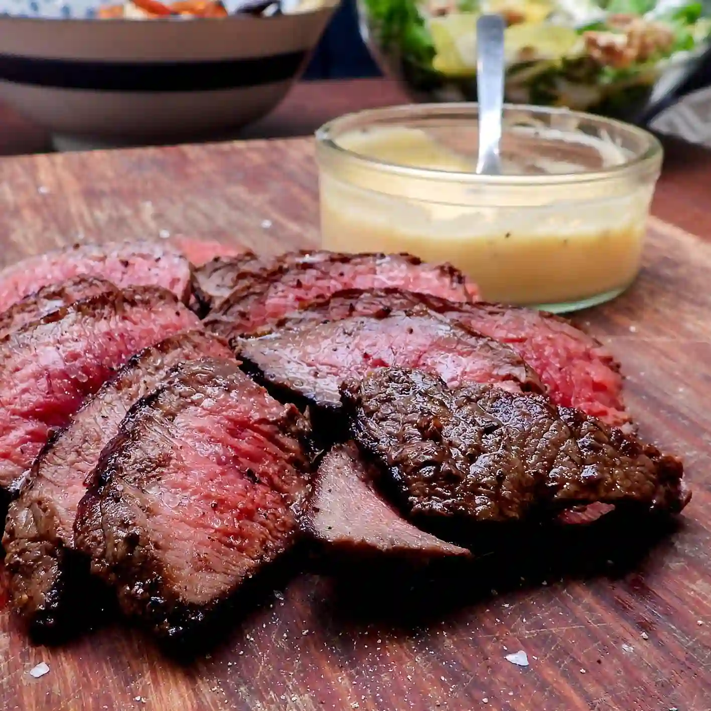 Rib-eye met zuivelvrije bearnaise en groentenfrieten